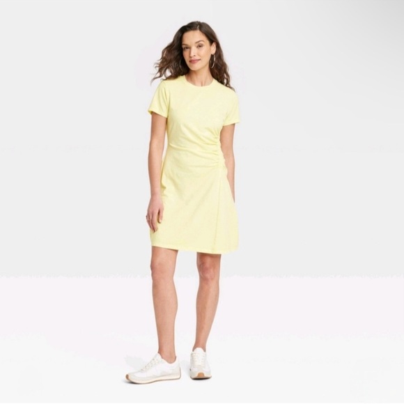 Universal Thread Dresses & Skirts - Universal Thread Butter Yellow Ruched Women's Dress